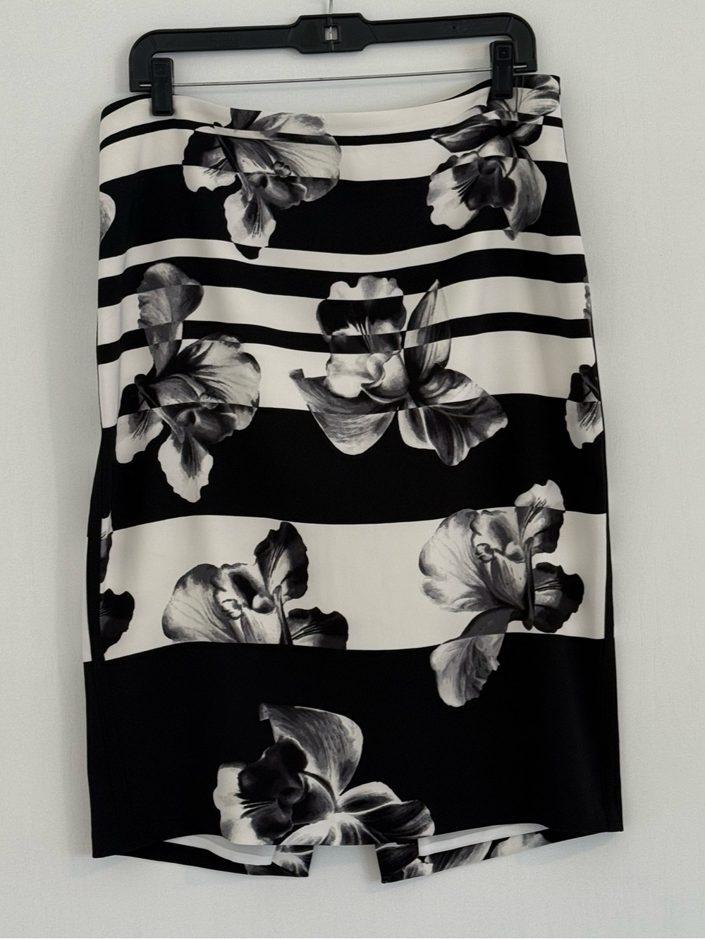 White House black market Black & White Floral Stripe Pencil Skirt